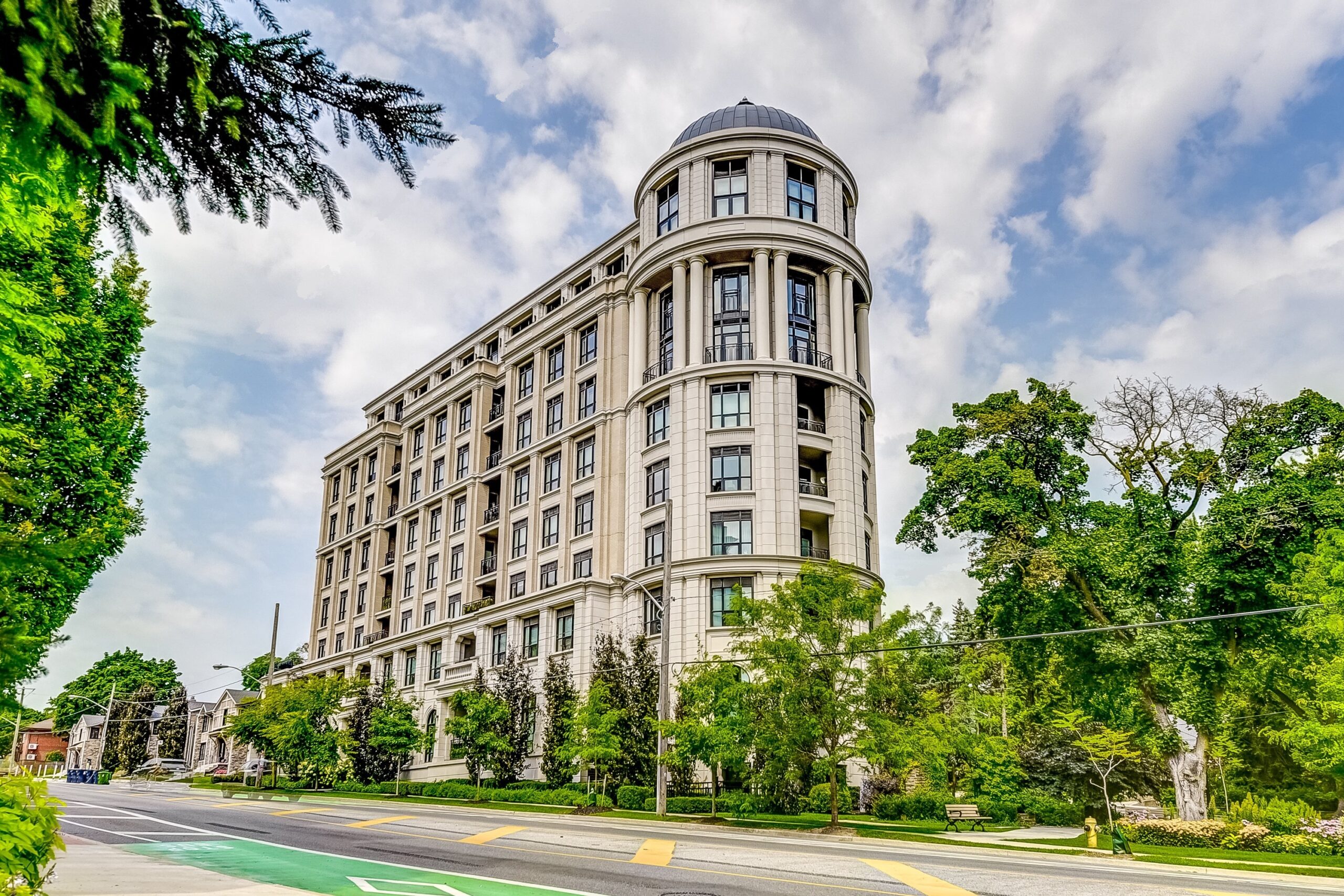 702-4 The Kingsway, Toronto, ONv 1